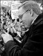 Terry Fields addressing a demonstration in support of Liverpool City Council in the 1980s, photo Socialist Party