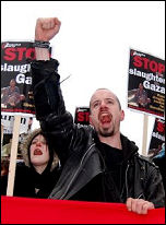 Demonstrating against war on Gaza, photo Sarah Mayo