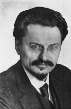 Russian Revolutions Assesses Trotsky Role 24