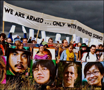 Heathrow airport runway protest, photo Marc Vallée Heathrow airport runway protest, photo Marc Vallée