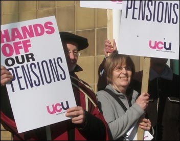 UCU strikers defend pension rights, photo by Iain Dalton UCU strikers defend pension rights, photo by Iain Dalton