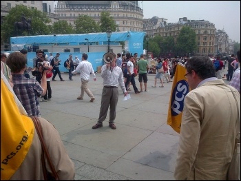 Chris Baugh addressing National Gallery strikers in Trafalgar Square, 27.7.12, photo by Kevin Parslow