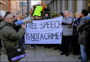 Demonstration outside Unison HQ against witchhunt of four unison members, photo Paul Mattsson