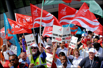 Bus workers demonstrate over pay, photo Paul Mattsson