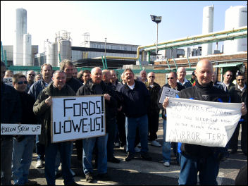 Workers picket Visteon at Basildon, photo Paul Mattsson