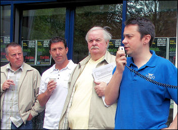 Rob Williams, Linamar convenor, addresses a lobby of Unite London headquarters over his sacking, photo Alison Hill
