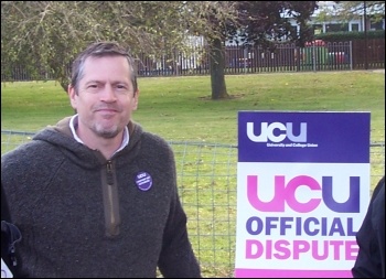 On the picket line at Barnfield College in Luton 2 October 2012, photo by Steve Glennon