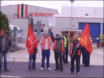 Tesco drivers strike in Doncaster, 9-10 October 2012, photo by Alistair Tice