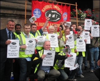 ISS picket line at Newcastle Central Station, 10.9.12 , photo Elaine Brunskill 