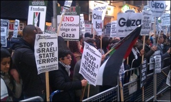 Demonstrating outside the Israeli embassy, London, 17.11.12, photo by N Cafferky
