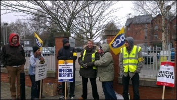 PCS pickets at Land Registry in Leicester, 20.3.13, photo by Steve Score