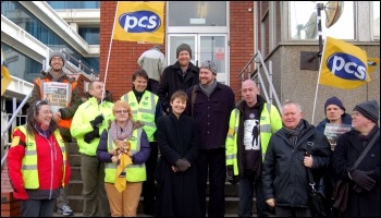 PCS picket line in Brighton, 20.3.13, photo by Serena Cheung