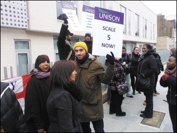 Strike at Horizon and Downsview special needs schools, 26.3.13, photo .