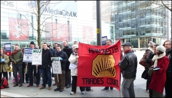 NUJ and Bectu strikers at BBC Salford Media City, 28.3.13, photo by Paul Gerrard