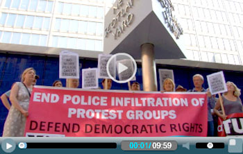 Protesting outside Scotland Yard against police spying , photo  Socialist Party