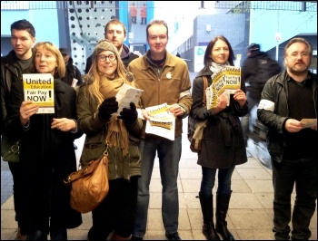 Univeristy of East London workers striking over pay on 31 December 2013