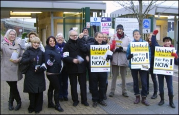 Sheffield City FE college UCU picket on strike 3 Dec 2013, photo by A Tice