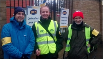East London police control centre strike, 31.12.13, photo by Naomi Byron East London police control centre strike, 31.12.13, photo by Naomi Byron