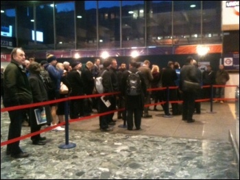 Queues at Euston, tube strike, 5.2.14, photo by Helen Pattison