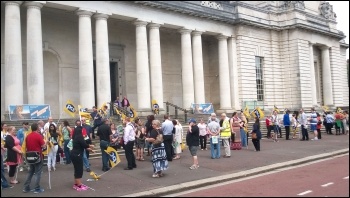 PCS strike at National Museum Wales, 18.6.14, photo by Dave Reid