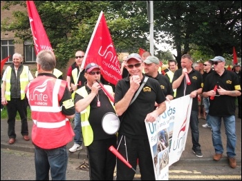 Tyneside Safety Glass strikers demonstrate their strength, photo by Elaine Brunskill Tyneside Safety Glass strikers demonstrate their strength, photo by Elaine Brunskill
