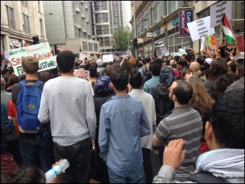 High Street Kensington in London became packed with protesters, 11.7.14, photo J. Beishon High Street Kensington in London became packed with protesters, 11.7.14, photo J. Beishon