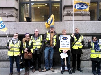 A PCS picket in Manchester, 15.10.14, photo Alex Davidson