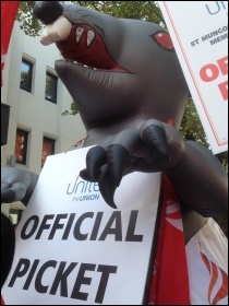 St Mungo's Broadway picket, Hammersmith, 17.10.14, photo by Helen Pattison