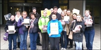 SoR pickets outside the Bexley wing at St James' hospital, Leeds, photo by Iain Dalton