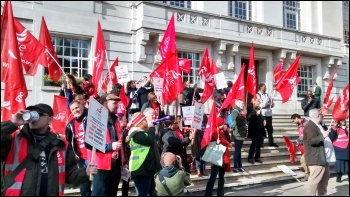 St Mungo's Broadway strikers lobby Hackney council, 22.10.14, photo by Chris Newby