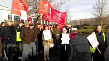 Barbour workers on strike, 5th January 2015, photo by Elaine Brunskill