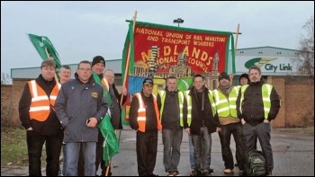 City Link workers and fellow trade unionists protesting outside the bankrupt company's headquarters on New Year's Day 2015, photo Coventry SP