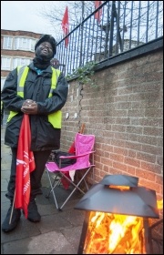 Keeping warm outside Clapton bus garage, 13.1.15, photo by Paul Mattsson