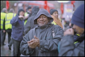 Bus drivers at the Clapton garage picket on 5 February 2015, photo Paul Mattsson