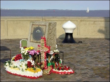 Trawlermen's memorial, St Andrews Dock, Hull, photo G Robinson