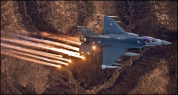 United States F-16 fighter plane, photo Torch Magazine (Creative Commons)