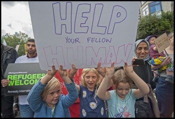 Solidarity with refugees, marching in London on 12.9.15, photo Paul Mattsson
