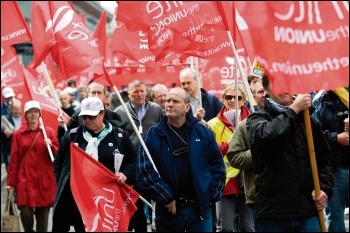 Steel workers marching for their jobs, 7.11.2015, photo by Paul Mattsson