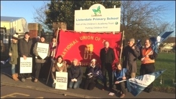 Listerdale school strike, Dec 2015, photo A Tice