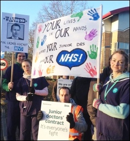 Doctors' picket at Southampton General hospital, 12.1.16, photo Nick Chaffey