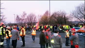 Sheffield bin workers on strike, 1.4.16, photo by A Tice