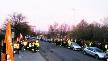 Sheffield bin workers on strike, 1.4.16, photo by A Tice