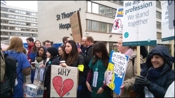 St Thomas' hospital, 6.4.16, photo Paula Mitchell