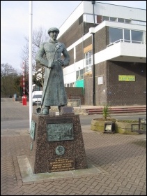 Memorial to Corby steelworkers, photo by Tim Heaton (Creative Commons)