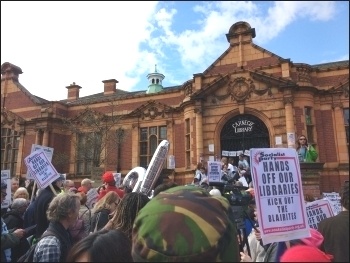 Carnegie library, start of march, 9.4.19, photo by James Ivens