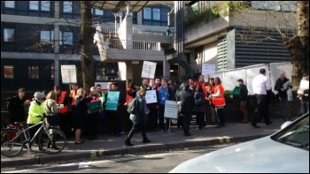 At the Royal Free, the picket was bigger than previous strike days and still had big support from people passing especially London bus drivers. 26.4.16, photo by Chris Newby