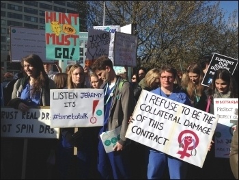 Picket at St Thomas' hospital, 26.4.16, photo by Paula Mitchell