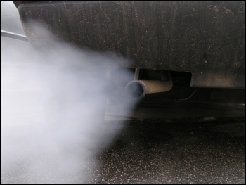 Car exhaust contains poisonous nitrogen oxides, photo by Simone Ramella (Creative Commons)