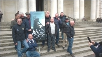 National Museum of Wales strikers, 28.4.16, photo by Dave Reid