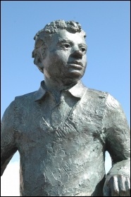 Dylan Thomas statue in Swansea (Wikimedia Commons)